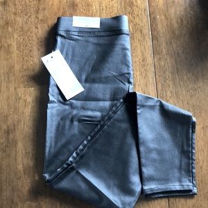 Skinny ankle leggings- Leather look & feel.